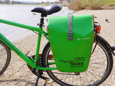 Gepäcktasche am Mietfahrrad von AugustusTours