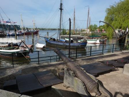 Museumshafen Oevelgönne in Hamburg (c) AugustusTours