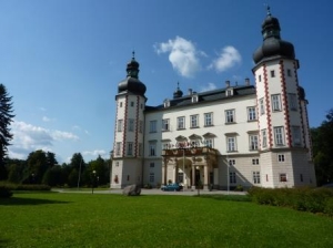 Schloss Vrchlabi am tschechischen Elberadweg (c) AugustusTours